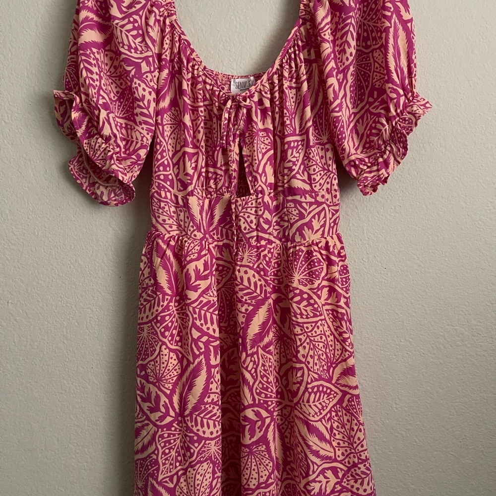 Sienna Sky Pink and Cream Leaf Pattern Top